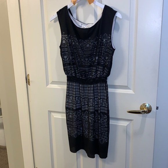 Sleeveless black and white dress with beautiful detailing - Picture 1 of 6